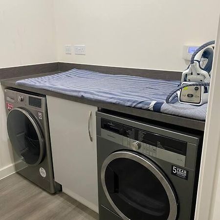 4-Room Detached Furnished Home With Parking เลสเตอร์ ภายนอก รูปภาพ