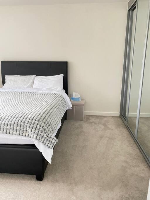 4-Room Detached Furnished Home With Parking เลสเตอร์ ภายนอก รูปภาพ